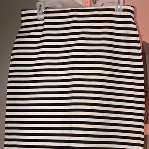 Sz M blue/white striped Old Navy skirt